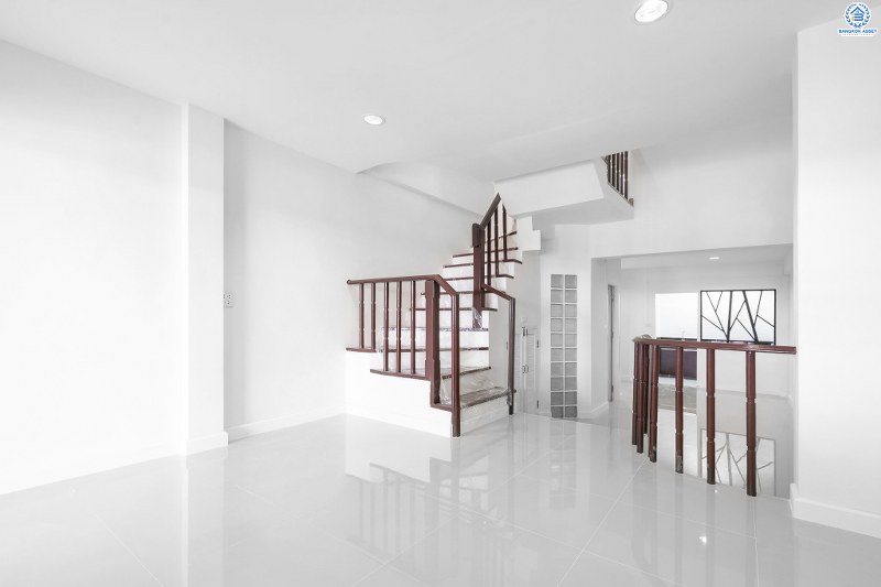 บ้านมือสองตกแต่งใหม่ ใกล้รถไฟฟ้า! ม.นันทนาการ์เด้นท์2 ราชพฤกษ์-ท่าอิฐ แบรนด์ Property Perfect ทาวน์เฮ้าส์เล่นระดับ ตกแต่งให้จัดเต็ม พร้อมอยู่ เนื้อที่ 18 ตร.ว. ฟังก์ชั่นครบครัน บนสุดยอดทำเล เข้า-ออกได้ทั้งทางราชพฤกษ์ และรัตนาธิเบศร์ ใกล้รถไฟฟ้าสถานี "บางรักน้อยท่าอิฐ"