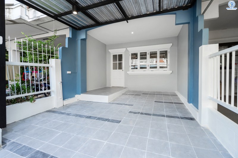 บ้านมือสองตกแต่งใหม่ ใกล้รถไฟฟ้า! ม.นันทนาการ์เด้นท์2 ราชพฤกษ์-ท่าอิฐ แบรนด์ Property Perfect ทาวน์เฮ้าส์เล่นระดับ ตกแต่งให้จัดเต็ม พร้อมอยู่ เนื้อที่ 18 ตร.ว. ฟังก์ชั่นครบครัน บนสุดยอดทำเล เข้า-ออกได้ทั้งทางราชพฤกษ์ และรัตนาธิเบศร์ ใกล้รถไฟฟ้าสถานี "บางรักน้อยท่าอิฐ"