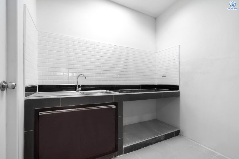 บ้านมือสองตกแต่งใหม่ ใกล้รถไฟฟ้า! ม.นันทนาการ์เด้นท์2 ราชพฤกษ์-ท่าอิฐ แบรนด์ Property Perfect ทาวน์เฮ้าส์เล่นระดับ ตกแต่งให้จัดเต็ม พร้อมอยู่ เนื้อที่ 18 ตร.ว. ฟังก์ชั่นครบครัน บนสุดยอดทำเล เข้า-ออกได้ทั้งทางราชพฤกษ์ และรัตนาธิเบศร์ ใกล้รถไฟฟ้าสถานี "บางรักน้อยท่าอิฐ"