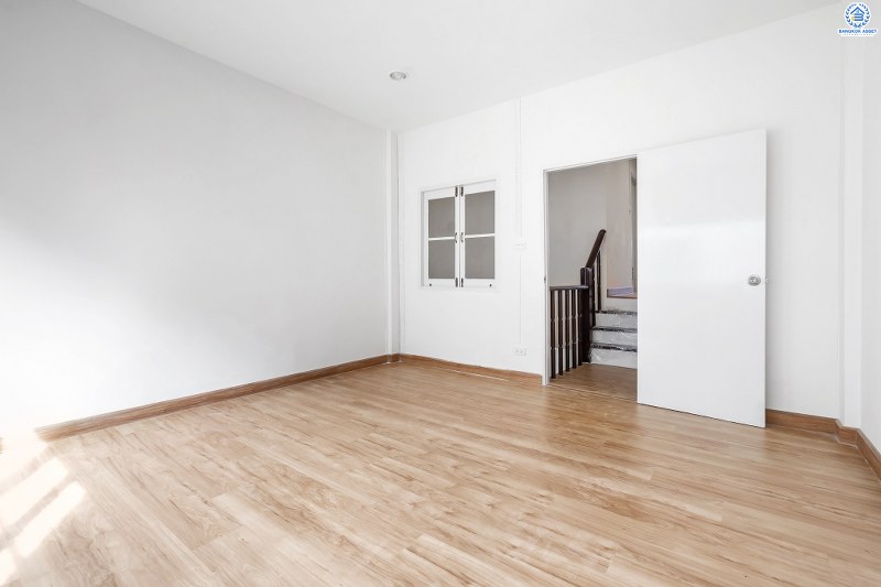 บ้านมือสองตกแต่งใหม่ ใกล้รถไฟฟ้า! ม.นันทนาการ์เด้นท์2 ราชพฤกษ์-ท่าอิฐ แบรนด์ Property Perfect ทาวน์เฮ้าส์เล่นระดับ ตกแต่งให้จัดเต็ม พร้อมอยู่ เนื้อที่ 18 ตร.ว. ฟังก์ชั่นครบครัน บนสุดยอดทำเล เข้า-ออกได้ทั้งทางราชพฤกษ์ และรัตนาธิเบศร์ ใกล้รถไฟฟ้าสถานี "บางรักน้อยท่าอิฐ"