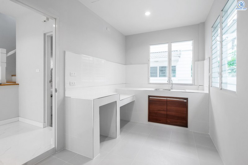 บ้านมือสองตกแต่งใหม่ พร้อมสังคมคุณภาพ LH ม.ชัยพฤกษ์ บางใหญ่-เซ็นทรัลเวสต์เกต เนื้อที่ 54 ตร.ว. ฟังก์ชั่น 3 ห้องนอน 3 ห้องน้ำ 2 ที่จอดรถ ตกแต่งพร้อมอยู่ มาตรฐานวัสดุเกรดพรีเมี่ยม ตอบโจทย์ทุกการเดินทาง เพียง 1กม.จากรถไฟฟ้า สถานีคลองบางไผ่