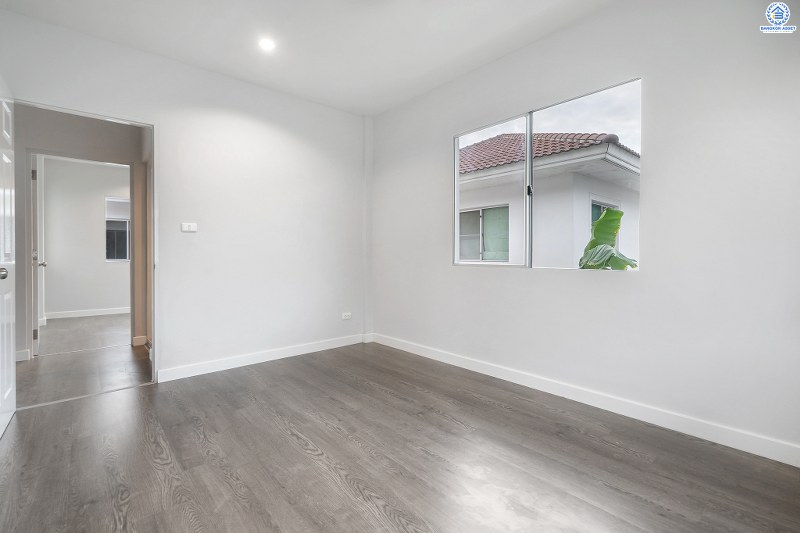 บ้านมือสองตกแต่งใหม่ พร้อมสังคมคุณภาพ LH ม.ชัยพฤกษ์ บางใหญ่-เซ็นทรัลเวสต์เกต เนื้อที่ 54 ตร.ว. ฟังก์ชั่น 3 ห้องนอน 3 ห้องน้ำ 2 ที่จอดรถ ตกแต่งพร้อมอยู่ มาตรฐานวัสดุเกรดพรีเมี่ยม ตอบโจทย์ทุกการเดินทาง เพียง 1กม.จากรถไฟฟ้า สถานีคลองบางไผ่