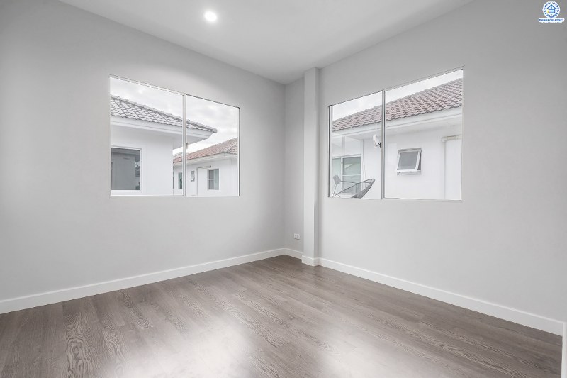 บ้านมือสองตกแต่งใหม่ พร้อมสังคมคุณภาพ LH ม.ชัยพฤกษ์ บางใหญ่-เซ็นทรัลเวสต์เกต เนื้อที่ 54 ตร.ว. ฟังก์ชั่น 3 ห้องนอน 3 ห้องน้ำ 2 ที่จอดรถ ตกแต่งพร้อมอยู่ มาตรฐานวัสดุเกรดพรีเมี่ยม ตอบโจทย์ทุกการเดินทาง เพียง 1กม.จากรถไฟฟ้า สถานีคลองบางไผ่