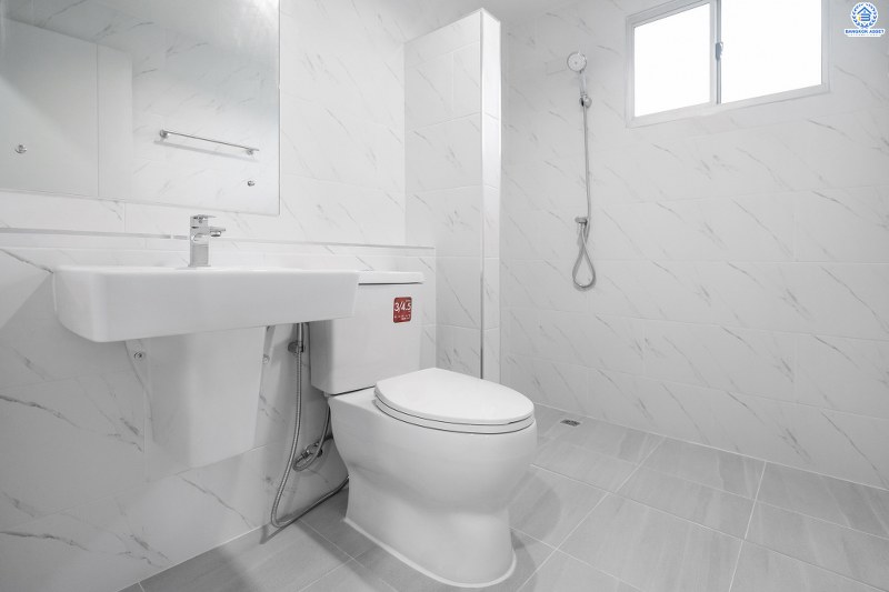 บ้านมือสองตกแต่งใหม่ พร้อมสังคมคุณภาพ LH ม.ชัยพฤกษ์ บางใหญ่-เซ็นทรัลเวสต์เกต เนื้อที่ 54 ตร.ว. ฟังก์ชั่น 3 ห้องนอน 3 ห้องน้ำ 2 ที่จอดรถ ตกแต่งพร้อมอยู่ มาตรฐานวัสดุเกรดพรีเมี่ยม ตอบโจทย์ทุกการเดินทาง เพียง 1กม.จากรถไฟฟ้า สถานีคลองบางไผ่