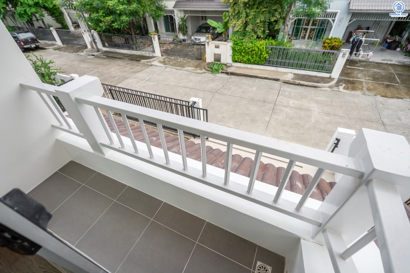 บ้านมือสองตกแต่งใหม่ พร้อมสังคมคุณภาพ LH ม.ชัยพฤกษ์ บางใหญ่-เซ็นทรัลเวสต์เกต เนื้อที่ 54 ตร.ว. ฟังก์ชั่น 3 ห้องนอน 3 ห้องน้ำ 2 ที่จอดรถ ตกแต่งพร้อมอยู่ มาตรฐานวัสดุเกรดพรีเมี่ยม ตอบโจทย์ทุกการเดินทาง เพียง 1กม.จากรถไฟฟ้า สถานีคลองบางไผ่