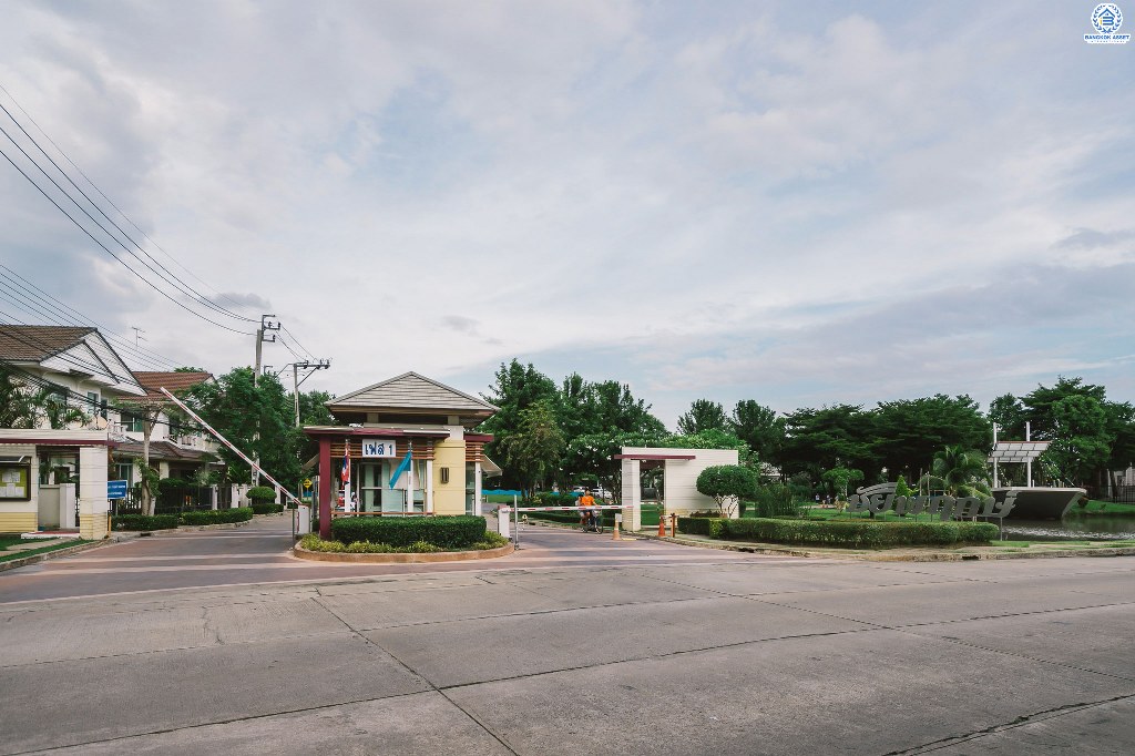 บ้านมือสองตกแต่งใหม่ พร้อมสังคมคุณภาพ LH ม.ชัยพฤกษ์ บางใหญ่-เซ็นทรัลเวสต์เกต เนื้อที่ 54 ตร.ว. ฟังก์ชั่น 3 ห้องนอน 3 ห้องน้ำ 2 ที่จอดรถ ตกแต่งพร้อมอยู่ มาตรฐานวัสดุเกรดพรีเมี่ยม ตอบโจทย์ทุกการเดินทาง เพียง 1กม.จากรถไฟฟ้า สถานีคลองบางไผ่