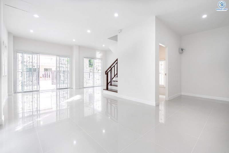 บ้านมือสองตกแต่งใหม่ ม.เปี่ยมสุข4 ติวานนท์-ปากเกร็ด คุ้มกว่าด้วยฟังก์ชั่นจัดเต็ม พร้อมอยู่ บนเนื้อที่ 36 ตร.ว. 3 ห้องนอน 2 ห้องน้ำ 2 ที่จอดรถ สะดวกสบายทุกการเดินทาง ใกล้ห้าแยกปากเกร็ด , เซ็นทรัลฯ , ทางด่วนแจ้งวัฒนะ และรถไฟฟ้าสายสีชมพู