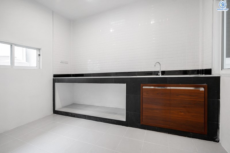 บ้านมือสองตกแต่งใหม่ ม.เปี่ยมสุข4 ติวานนท์-ปากเกร็ด คุ้มกว่าด้วยฟังก์ชั่นจัดเต็ม พร้อมอยู่ บนเนื้อที่ 36 ตร.ว. 3 ห้องนอน 2 ห้องน้ำ 2 ที่จอดรถ สะดวกสบายทุกการเดินทาง ใกล้ห้าแยกปากเกร็ด , เซ็นทรัลฯ , ทางด่วนแจ้งวัฒนะ และรถไฟฟ้าสายสีชมพู