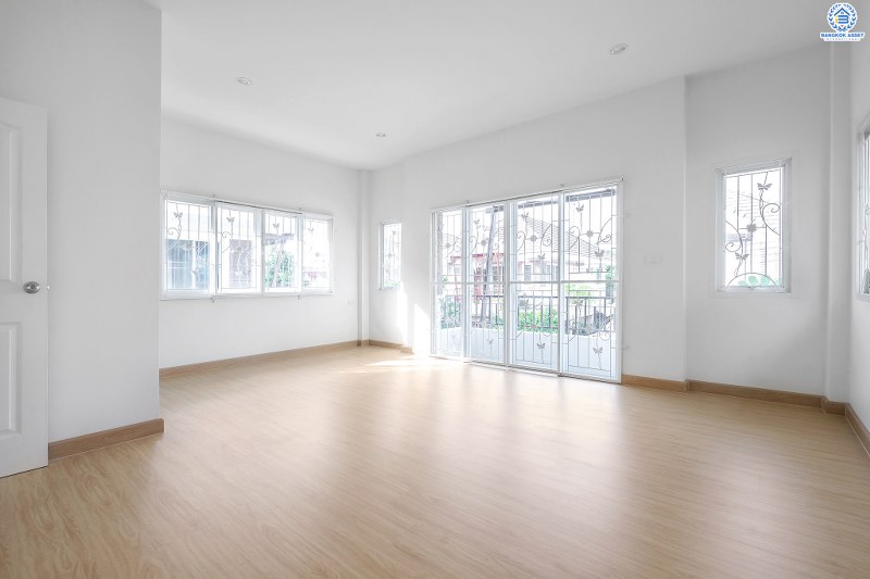 บ้านมือสองตกแต่งใหม่ ม.เปี่ยมสุข4 ติวานนท์-ปากเกร็ด คุ้มกว่าด้วยฟังก์ชั่นจัดเต็ม พร้อมอยู่ บนเนื้อที่ 36 ตร.ว. 3 ห้องนอน 2 ห้องน้ำ 2 ที่จอดรถ สะดวกสบายทุกการเดินทาง ใกล้ห้าแยกปากเกร็ด , เซ็นทรัลฯ , ทางด่วนแจ้งวัฒนะ และรถไฟฟ้าสายสีชมพู