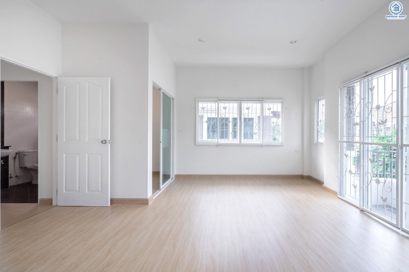 บ้านมือสองตกแต่งใหม่ ม.เปี่ยมสุข4 ติวานนท์-ปากเกร็ด คุ้มกว่าด้วยฟังก์ชั่นจัดเต็ม พร้อมอยู่ บนเนื้อที่ 36 ตร.ว. 3 ห้องนอน 2 ห้องน้ำ 2 ที่จอดรถ สะดวกสบายทุกการเดินทาง ใกล้ห้าแยกปากเกร็ด , เซ็นทรัลฯ , ทางด่วนแจ้งวัฒนะ และรถไฟฟ้าสายสีชมพู