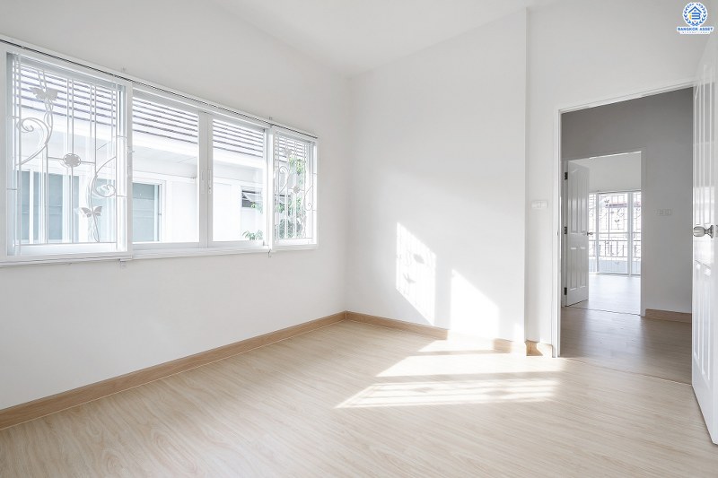 บ้านมือสองตกแต่งใหม่ ม.เปี่ยมสุข4 ติวานนท์-ปากเกร็ด คุ้มกว่าด้วยฟังก์ชั่นจัดเต็ม พร้อมอยู่ บนเนื้อที่ 36 ตร.ว. 3 ห้องนอน 2 ห้องน้ำ 2 ที่จอดรถ สะดวกสบายทุกการเดินทาง ใกล้ห้าแยกปากเกร็ด , เซ็นทรัลฯ , ทางด่วนแจ้งวัฒนะ และรถไฟฟ้าสายสีชมพู