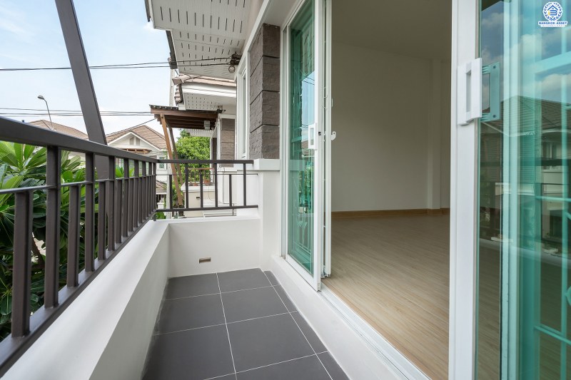 บ้านมือสองตกแต่งใหม่ ม.เปี่ยมสุข4 ติวานนท์-ปากเกร็ด คุ้มกว่าด้วยฟังก์ชั่นจัดเต็ม พร้อมอยู่ บนเนื้อที่ 36 ตร.ว. 3 ห้องนอน 2 ห้องน้ำ 2 ที่จอดรถ สะดวกสบายทุกการเดินทาง ใกล้ห้าแยกปากเกร็ด , เซ็นทรัลฯ , ทางด่วนแจ้งวัฒนะ และรถไฟฟ้าสายสีชมพู