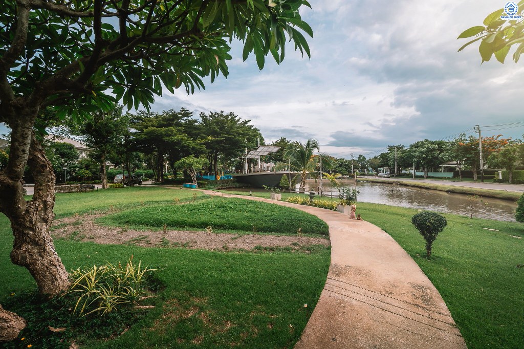 บ้านมือสองตกแต่งใหม่ จากแบรนด์ LH โครงการ ชัยพฤกษ์ บางใหญ่-เซ็นทรัลเวสต์เกต ตกแต่งสไตล์อบอุ่น ครบทุกฟังก์ชั่น คัดสรรวัสดุเกรดคุณภาพ เนื้อที่กว้าง 63.1 ตร.ว. ฟังก์ชั่น 3 ห้องนอน 3 ห้องน้ำ 2 ที่จอดรถ บนทำเลเดินทางสะดวก ใกล้รถไฟฟ้าสถานีคลองบางไผ่ เพียง 1.5 กม. ราคาพิเศษสุด!