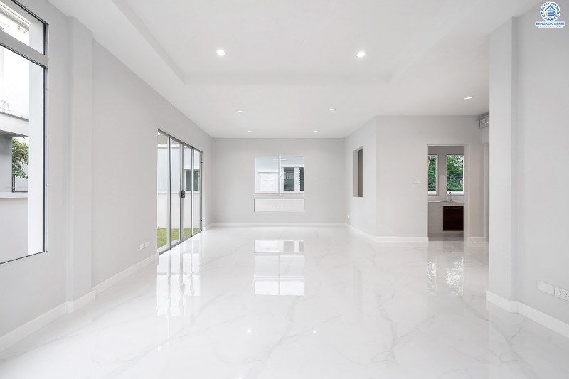 บ้านมือสองตกแต่งใหม่ จากแบรนด์ LH โครงการ ชัยพฤกษ์ บางใหญ่-เซ็นทรัลเวสต์เกต ตกแต่งสไตล์อบอุ่น ครบทุกฟังก์ชั่น คัดสรรวัสดุเกรดคุณภาพ เนื้อที่กว้าง 63.1 ตร.ว. ฟังก์ชั่น 3 ห้องนอน 3 ห้องน้ำ 2 ที่จอดรถ บนทำเลเดินทางสะดวก ใกล้รถไฟฟ้าสถานีคลองบางไผ่ เพียง 1.5 กม. ราคาพิเศษสุด!