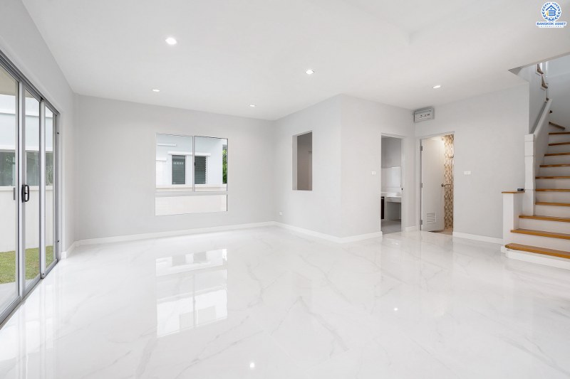 บ้านมือสองตกแต่งใหม่ จากแบรนด์ LH โครงการ ชัยพฤกษ์ บางใหญ่-เซ็นทรัลเวสต์เกต ตกแต่งสไตล์อบอุ่น ครบทุกฟังก์ชั่น คัดสรรวัสดุเกรดคุณภาพ เนื้อที่กว้าง 63.1 ตร.ว. ฟังก์ชั่น 3 ห้องนอน 3 ห้องน้ำ 2 ที่จอดรถ บนทำเลเดินทางสะดวก ใกล้รถไฟฟ้าสถานีคลองบางไผ่ เพียง 1.5 กม. ราคาพิเศษสุด!