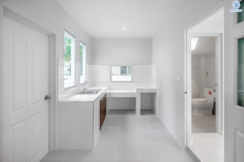 บ้านมือสองตกแต่งใหม่ จากแบรนด์ LH โครงการ ชัยพฤกษ์ บางใหญ่-เซ็นทรัลเวสต์เกต ตกแต่งสไตล์อบอุ่น ครบทุกฟังก์ชั่น คัดสรรวัสดุเกรดคุณภาพ เนื้อที่กว้าง 63.1 ตร.ว. ฟังก์ชั่น 3 ห้องนอน 3 ห้องน้ำ 2 ที่จอดรถ บนทำเลเดินทางสะดวก ใกล้รถไฟฟ้าสถานีคลองบางไผ่ เพียง 1.5 กม. ราคาพิเศษสุด!