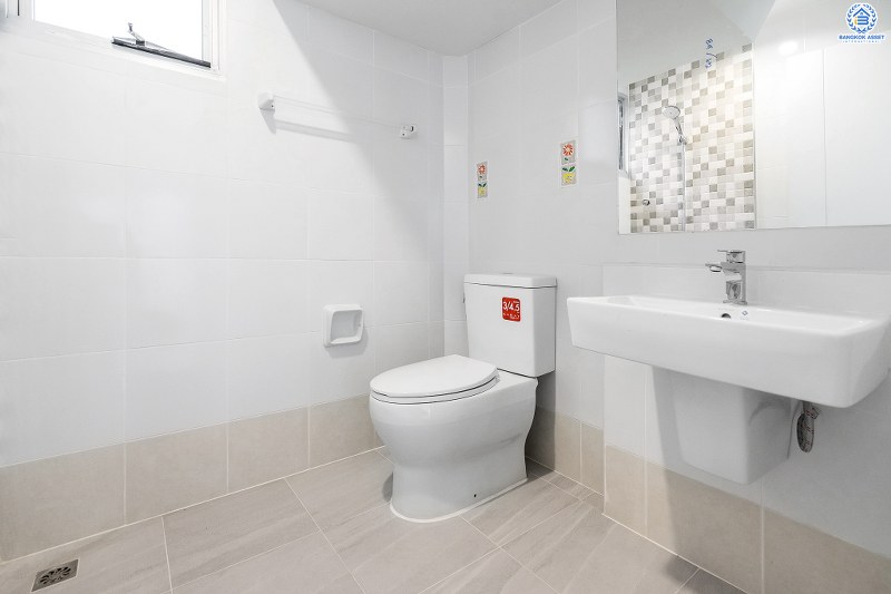 บ้านมือสองตกแต่งใหม่ จากแบรนด์ LH โครงการ ชัยพฤกษ์ บางใหญ่-เซ็นทรัลเวสต์เกต ตกแต่งสไตล์อบอุ่น ครบทุกฟังก์ชั่น คัดสรรวัสดุเกรดคุณภาพ เนื้อที่กว้าง 63.1 ตร.ว. ฟังก์ชั่น 3 ห้องนอน 3 ห้องน้ำ 2 ที่จอดรถ บนทำเลเดินทางสะดวก ใกล้รถไฟฟ้าสถานีคลองบางไผ่ เพียง 1.5 กม. ราคาพิเศษสุด!