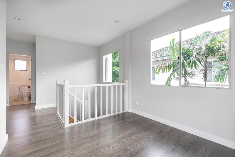 บ้านมือสองตกแต่งใหม่ จากแบรนด์ LH โครงการ ชัยพฤกษ์ บางใหญ่-เซ็นทรัลเวสต์เกต ตกแต่งสไตล์อบอุ่น ครบทุกฟังก์ชั่น คัดสรรวัสดุเกรดคุณภาพ เนื้อที่กว้าง 63.1 ตร.ว. ฟังก์ชั่น 3 ห้องนอน 3 ห้องน้ำ 2 ที่จอดรถ บนทำเลเดินทางสะดวก ใกล้รถไฟฟ้าสถานีคลองบางไผ่ เพียง 1.5 กม. ราคาพิเศษสุด!