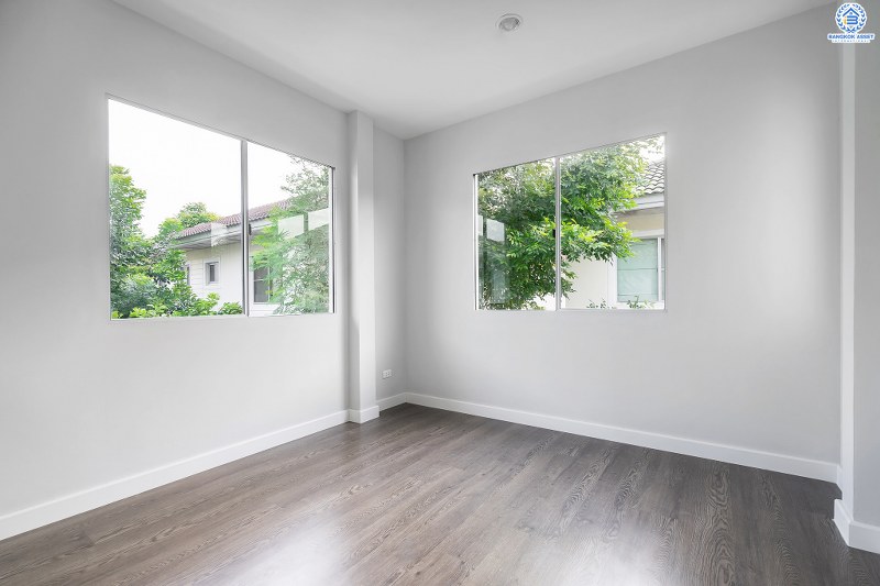 บ้านมือสองตกแต่งใหม่ จากแบรนด์ LH โครงการ ชัยพฤกษ์ บางใหญ่-เซ็นทรัลเวสต์เกต ตกแต่งสไตล์อบอุ่น ครบทุกฟังก์ชั่น คัดสรรวัสดุเกรดคุณภาพ เนื้อที่กว้าง 63.1 ตร.ว. ฟังก์ชั่น 3 ห้องนอน 3 ห้องน้ำ 2 ที่จอดรถ บนทำเลเดินทางสะดวก ใกล้รถไฟฟ้าสถานีคลองบางไผ่ เพียง 1.5 กม. ราคาพิเศษสุด!