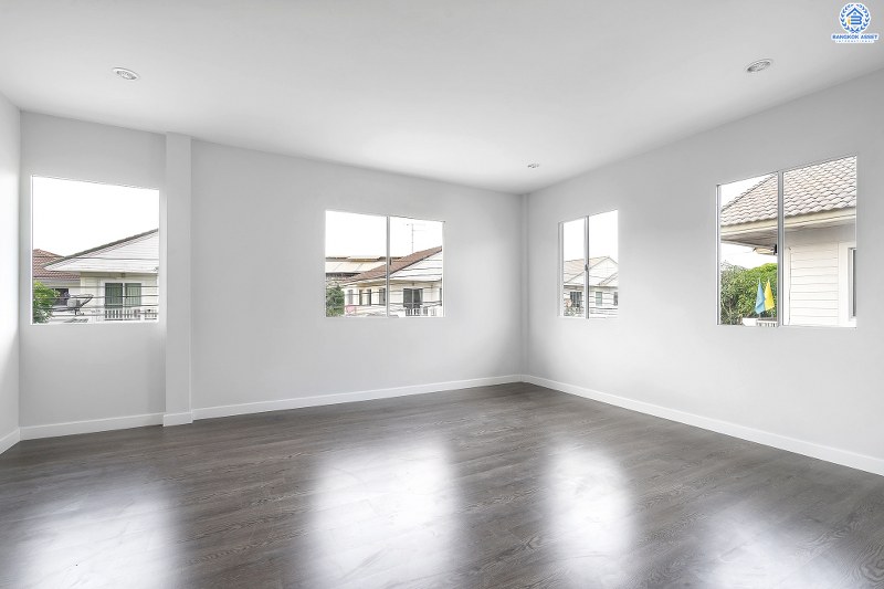 บ้านมือสองตกแต่งใหม่ จากแบรนด์ LH โครงการ ชัยพฤกษ์ บางใหญ่-เซ็นทรัลเวสต์เกต ตกแต่งสไตล์อบอุ่น ครบทุกฟังก์ชั่น คัดสรรวัสดุเกรดคุณภาพ เนื้อที่กว้าง 63.1 ตร.ว. ฟังก์ชั่น 3 ห้องนอน 3 ห้องน้ำ 2 ที่จอดรถ บนทำเลเดินทางสะดวก ใกล้รถไฟฟ้าสถานีคลองบางไผ่ เพียง 1.5 กม. ราคาพิเศษสุด!