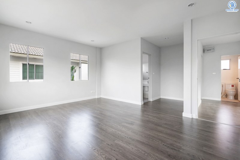 บ้านมือสองตกแต่งใหม่ จากแบรนด์ LH โครงการ ชัยพฤกษ์ บางใหญ่-เซ็นทรัลเวสต์เกต ตกแต่งสไตล์อบอุ่น ครบทุกฟังก์ชั่น คัดสรรวัสดุเกรดคุณภาพ เนื้อที่กว้าง 63.1 ตร.ว. ฟังก์ชั่น 3 ห้องนอน 3 ห้องน้ำ 2 ที่จอดรถ บนทำเลเดินทางสะดวก ใกล้รถไฟฟ้าสถานีคลองบางไผ่ เพียง 1.5 กม. ราคาพิเศษสุด!