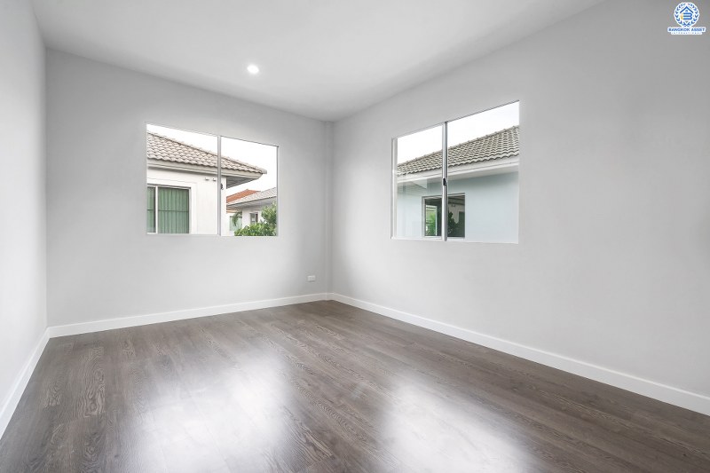 บ้านมือสองตกแต่งใหม่ จากแบรนด์ LH โครงการ ชัยพฤกษ์ บางใหญ่-เซ็นทรัลเวสต์เกต ตกแต่งสไตล์อบอุ่น ครบทุกฟังก์ชั่น คัดสรรวัสดุเกรดคุณภาพ เนื้อที่กว้าง 63.1 ตร.ว. ฟังก์ชั่น 3 ห้องนอน 3 ห้องน้ำ 2 ที่จอดรถ บนทำเลเดินทางสะดวก ใกล้รถไฟฟ้าสถานีคลองบางไผ่ เพียง 1.5 กม. ราคาพิเศษสุด!