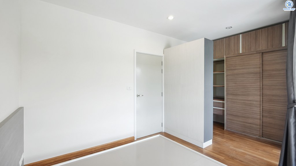 ทาวน์เฮ้าส์มือสองนนทบุรี ห้องมุม! ราคาถูกที่สุดในโครงการ* ม.วิลเลตไลท์ ติวานนท์-แจ้งวัฒนะ แถมเฟอร์นิเจอร์ Built-in สไตล์โมเดิร์นทั้งหลัง!! พร้อมฟังก์ชั่นครบ เนื้อที่ 25.6 ตร.ว. 3 ห้องนอน 2 ห้องน้ำ 2 ที่จอดรถ บนทำเลใกล้ห้าแยกปากเกร็ด และเซ็นทรัลแจ้งวัฒนะ...จองด่วน!