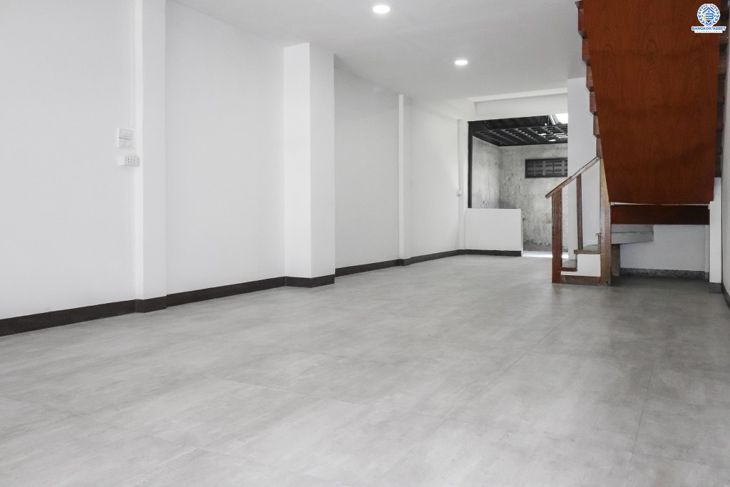 ทาวน์เฮ้าส์มือสองนนทบุรี ม.ร่มรื่นวิลล์ กาญจนาฯ-ราชพฤกษ์ (ใกล้ร.ร.เทพศิรินทร์) เนื้อที่ 19 ตร.ว. ฟังก์ชั่น 2 ห้องนอน 2 ห้องน้ำ ต่อเติมครัวพร้อมอยู่ บนทำเลสะดวกสบาย เดินทางง่าย เข้า-ออกได้ 3 เส้นทางสายหลัก เพียง 4 นาทีถึงจุดขึ้นทางด่วน "ศรีรัช" ราคาพิเศษสุด!