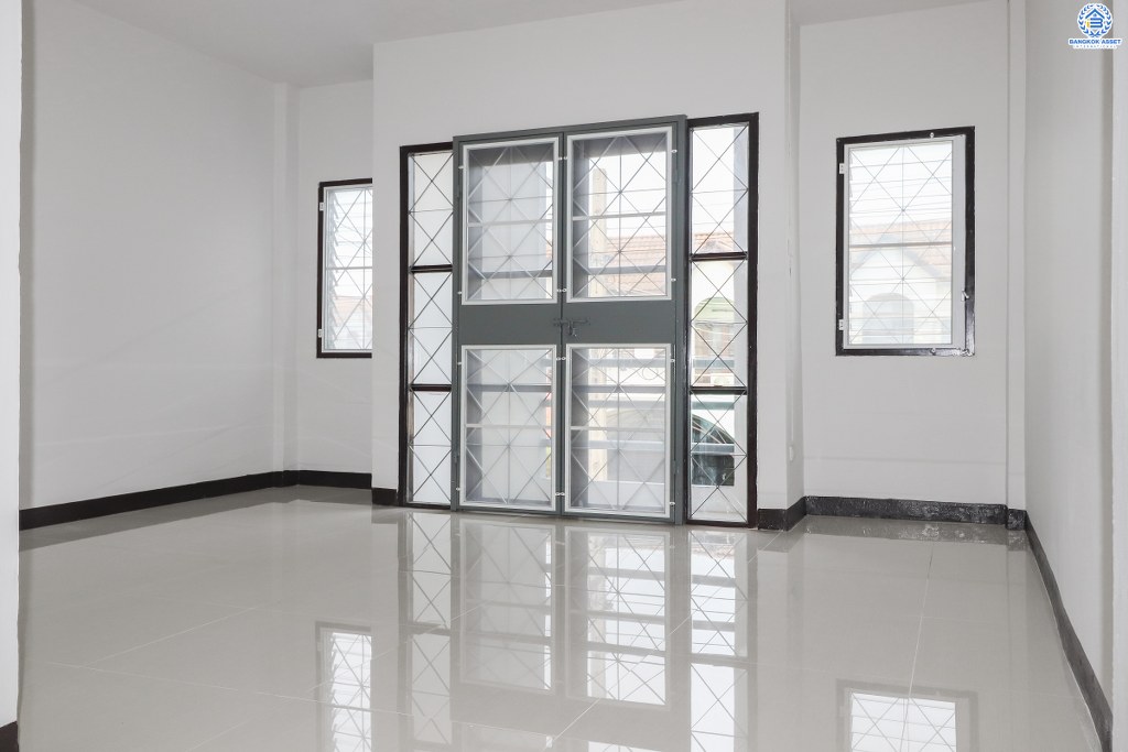 ทาวน์เฮ้าส์มือสองนนทบุรี ม.ร่มรื่นวิลล์ กาญจนาฯ-ราชพฤกษ์ (ใกล้ร.ร.เทพศิรินทร์) เนื้อที่ 19 ตร.ว. ฟังก์ชั่น 2 ห้องนอน 2 ห้องน้ำ ต่อเติมครัวพร้อมอยู่ บนทำเลสะดวกสบาย เดินทางง่าย เข้า-ออกได้ 3 เส้นทางสายหลัก เพียง 4 นาทีถึงจุดขึ้นทางด่วน "ศรีรัช" ราคาพิเศษสุด!