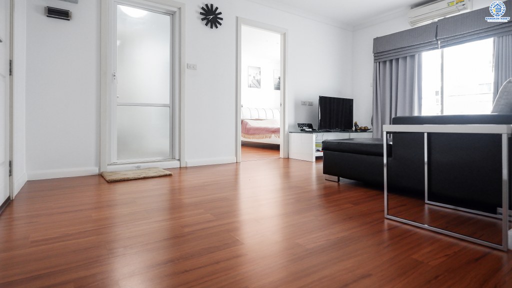 คอนโดมือสองนนทบุรี แบรนด์ LPN โครงการ ลุมพินีสวีท-ปิ่นเกล้า (ใกล้สะพานพระปิ่นเกล้า) ห้องกว้าง 40.54 ตร.ม. แถมเฟอร์นิเจอร์ พร้อมอยู่! สะดวกสบาย บนทำเลใจกลางเมือง เพียง 1 กม.จากเซ็นทรัลปิ่นเกล้า ใกล้ รพ.ศิริราช , ม.ธรรมศาสตร์ วิทยาเขตท่าพระจันทร์ฯลฯ