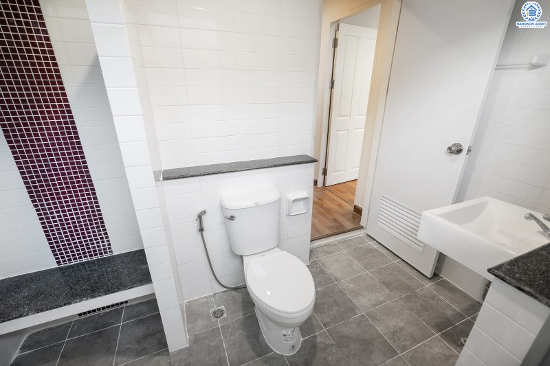 บ้านมือสองตกแต่งใหม่ ม.เดอะวิลล่า ราชพฤกษ์-ท่าอิฐ ตกแต่งพร้อมเข้าอยู่ เนื้อที่ 18 ตร.ว. ฟังก์ชั่น 3 ห้องนอน 2 ห้องน้ำ โครงการคุณภาพแบรนด์ Property Perfect บนทำเลใกล้รถไฟฟ้า สถานีบางรักน้อยท่าอิฐ เชื่อมต่อทั้งถ.รัตนาธิเบศร์ และถ.ราชพฤกษ์