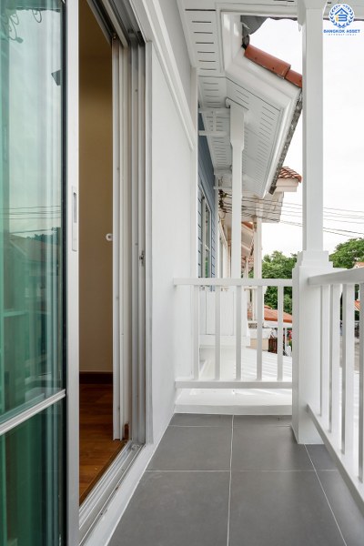 บ้านมือสองตกแต่งใหม่ ม.เดอะวิลล่า ราชพฤกษ์-ท่าอิฐ ตกแต่งพร้อมเข้าอยู่ เนื้อที่ 18 ตร.ว. ฟังก์ชั่น 3 ห้องนอน 2 ห้องน้ำ โครงการคุณภาพแบรนด์ Property Perfect บนทำเลใกล้รถไฟฟ้า สถานีบางรักน้อยท่าอิฐ เชื่อมต่อทั้งถ.รัตนาธิเบศร์ และถ.ราชพฤกษ์