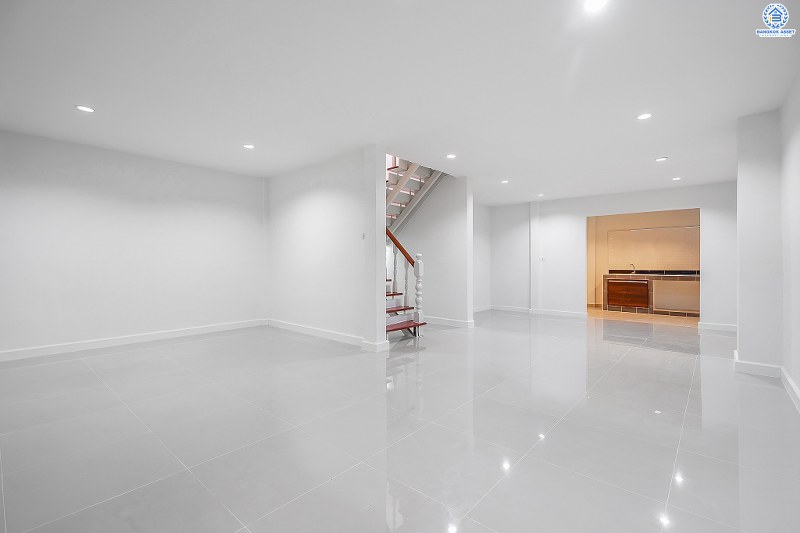 บ้านมือสองตกแต่งใหม่ ม.บัวทอง2 บางใหญ่-เซ็นทรัลเวสต์เกต เพียง 50 เมตรจากรถไฟฟ้า "สถานีคลองบางไผ่" ตกแต่งพร้อมอยู่ เนื้อที่ 30 ตร.ว. ฟังก์ชั้น 3 ห้องนอน 2 ห้องน้ำ 2 ที่จอดรถ เดินทางสะดวก ใกล้ถนนกาญจนาภิเษก มีรถประจำทางผ่านหลายสาย ราคาสุดคุ้ม!