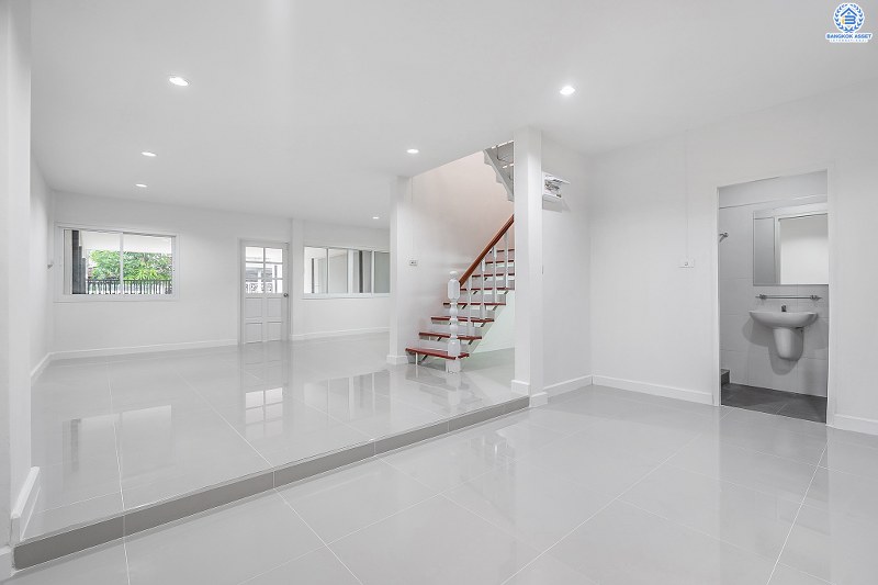 บ้านมือสองตกแต่งใหม่ ม.บัวทอง2 บางใหญ่-เซ็นทรัลเวสต์เกต เพียง 50 เมตรจากรถไฟฟ้า "สถานีคลองบางไผ่" ตกแต่งพร้อมอยู่ เนื้อที่ 30 ตร.ว. ฟังก์ชั้น 3 ห้องนอน 2 ห้องน้ำ 2 ที่จอดรถ เดินทางสะดวก ใกล้ถนนกาญจนาภิเษก มีรถประจำทางผ่านหลายสาย ราคาสุดคุ้ม!