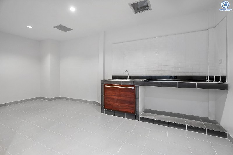 บ้านมือสองตกแต่งใหม่ ม.บัวทอง2 บางใหญ่-เซ็นทรัลเวสต์เกต เพียง 50 เมตรจากรถไฟฟ้า "สถานีคลองบางไผ่" ตกแต่งพร้อมอยู่ เนื้อที่ 30 ตร.ว. ฟังก์ชั้น 3 ห้องนอน 2 ห้องน้ำ 2 ที่จอดรถ เดินทางสะดวก ใกล้ถนนกาญจนาภิเษก มีรถประจำทางผ่านหลายสาย ราคาสุดคุ้ม!