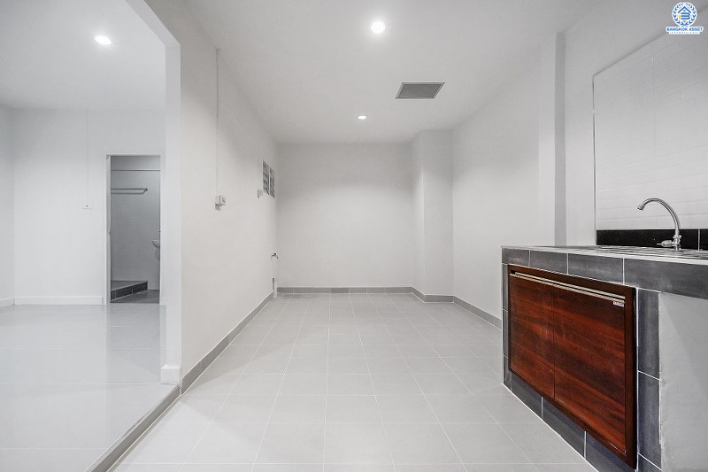 บ้านมือสองตกแต่งใหม่ ม.บัวทอง2 บางใหญ่-เซ็นทรัลเวสต์เกต เพียง 50 เมตรจากรถไฟฟ้า "สถานีคลองบางไผ่" ตกแต่งพร้อมอยู่ เนื้อที่ 30 ตร.ว. ฟังก์ชั้น 3 ห้องนอน 2 ห้องน้ำ 2 ที่จอดรถ เดินทางสะดวก ใกล้ถนนกาญจนาภิเษก มีรถประจำทางผ่านหลายสาย ราคาสุดคุ้ม!