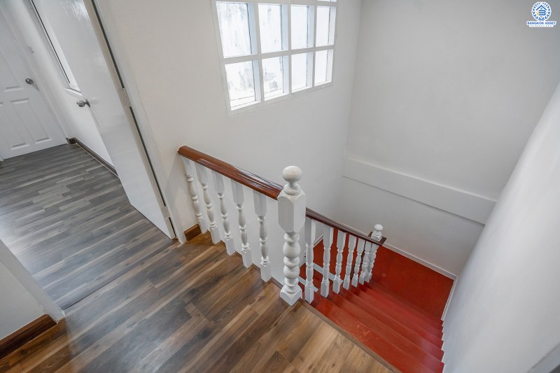 บ้านมือสองตกแต่งใหม่ ม.บัวทอง2 บางใหญ่-เซ็นทรัลเวสต์เกต เพียง 50 เมตรจากรถไฟฟ้า "สถานีคลองบางไผ่" ตกแต่งพร้อมอยู่ เนื้อที่ 30 ตร.ว. ฟังก์ชั้น 3 ห้องนอน 2 ห้องน้ำ 2 ที่จอดรถ เดินทางสะดวก ใกล้ถนนกาญจนาภิเษก มีรถประจำทางผ่านหลายสาย ราคาสุดคุ้ม!