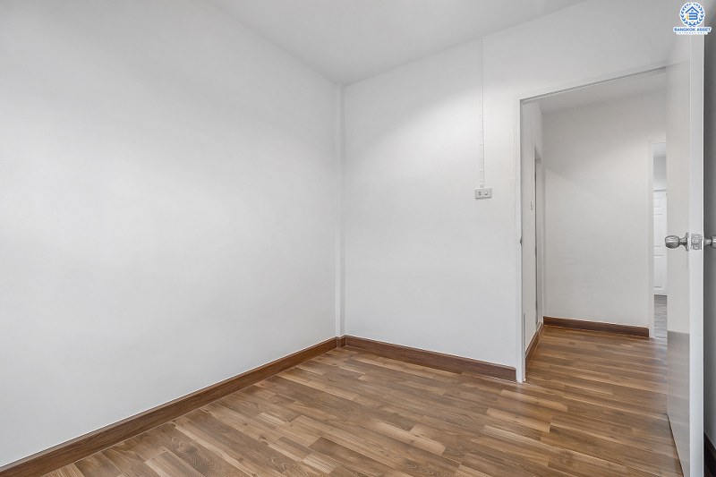 บ้านมือสองตกแต่งใหม่ ม.บัวทอง2 บางใหญ่-เซ็นทรัลเวสต์เกต เพียง 50 เมตรจากรถไฟฟ้า "สถานีคลองบางไผ่" ตกแต่งพร้อมอยู่ เนื้อที่ 30 ตร.ว. ฟังก์ชั้น 3 ห้องนอน 2 ห้องน้ำ 2 ที่จอดรถ เดินทางสะดวก ใกล้ถนนกาญจนาภิเษก มีรถประจำทางผ่านหลายสาย ราคาสุดคุ้ม!