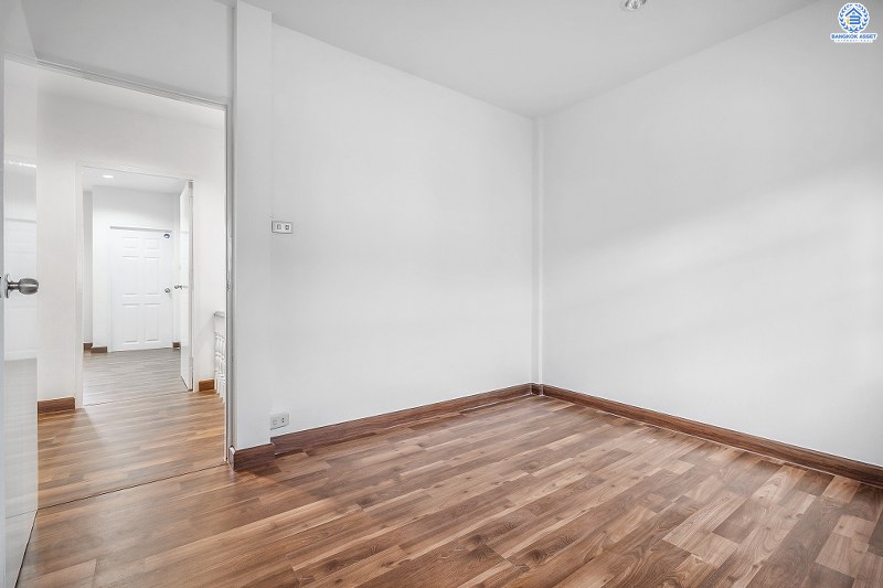 บ้านมือสองตกแต่งใหม่ ม.บัวทอง2 บางใหญ่-เซ็นทรัลเวสต์เกต เพียง 50 เมตรจากรถไฟฟ้า "สถานีคลองบางไผ่" ตกแต่งพร้อมอยู่ เนื้อที่ 30 ตร.ว. ฟังก์ชั้น 3 ห้องนอน 2 ห้องน้ำ 2 ที่จอดรถ เดินทางสะดวก ใกล้ถนนกาญจนาภิเษก มีรถประจำทางผ่านหลายสาย ราคาสุดคุ้ม!