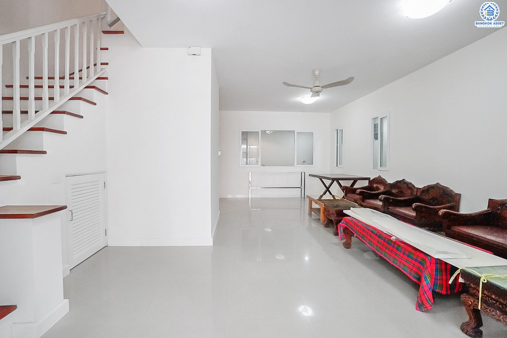 ทาวน์เฮ้าส์มือสองนนทบุรี ห้องมุม! ม.พฤกษาทาวน์ ติดถนนราชพฤกษ์ ใกล้วงเวียนพระราม5 เชื่อมต่อทุกการเดินทาง บ้านพร้อมอยู่! เนื้อที่ 28.8 ตร.ว. ฟังก์ชั่น 3 ห้องนอน 2 ห้องน้ำ 2 ที่จอดรถ พร้อมบิ้วท์อินครัวเคาน์เตอร์ รองรับทุกการอยู่อาศัย , สาธารณูปโภคครบครัน