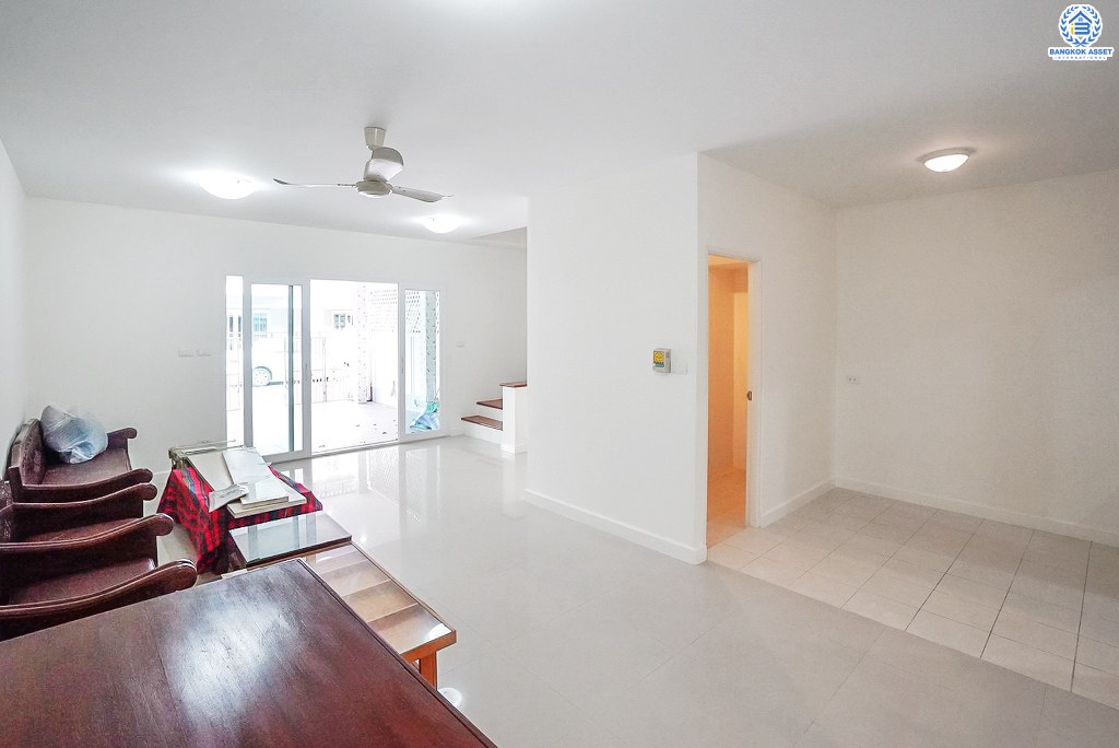 ทาวน์เฮ้าส์มือสองนนทบุรี ห้องมุม! ม.พฤกษาทาวน์ ติดถนนราชพฤกษ์ ใกล้วงเวียนพระราม5 เชื่อมต่อทุกการเดินทาง บ้านพร้อมอยู่! เนื้อที่ 28.8 ตร.ว. ฟังก์ชั่น 3 ห้องนอน 2 ห้องน้ำ 2 ที่จอดรถ พร้อมบิ้วท์อินครัวเคาน์เตอร์ รองรับทุกการอยู่อาศัย , สาธารณูปโภคครบครัน