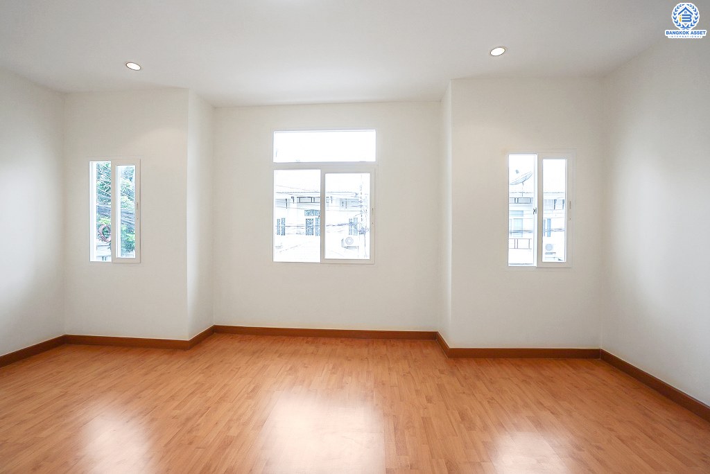 ทาวน์เฮ้าส์มือสองนนทบุรี ห้องมุม! ม.พฤกษาทาวน์ ติดถนนราชพฤกษ์ ใกล้วงเวียนพระราม5 เชื่อมต่อทุกการเดินทาง บ้านพร้อมอยู่! เนื้อที่ 28.8 ตร.ว. ฟังก์ชั่น 3 ห้องนอน 2 ห้องน้ำ 2 ที่จอดรถ พร้อมบิ้วท์อินครัวเคาน์เตอร์ รองรับทุกการอยู่อาศัย , สาธารณูปโภคครบครัน