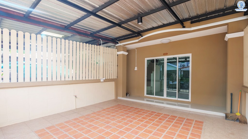 ทาวน์เฮ้าส์มือสองนนทบุรี ราคาล้านต้นๆ ม.บัวทอง4 บ้านกล้วย-ไทรน้อย เนื้อที่ 18 ตร.ว. หน้ากว้าง 5 เมตร ฟังก์ชั้น 2 ห้องนอน 2 ห้องน้ำ พร้อมอยู่! เดินทางสะดวกสุดๆ ใกล้ถนนกาญจนาภิเษก ,เซ็นทรัลเวสต์เกต มีรถประจำทางผ่านหลายสาย คุ้มมากกก