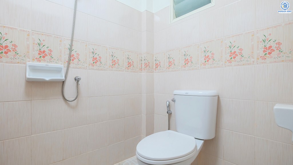 ทาวน์เฮ้าส์มือสองนนทบุรี ราคาล้านต้นๆ ม.บัวทอง4 บ้านกล้วย-ไทรน้อย เนื้อที่ 18 ตร.ว. หน้ากว้าง 5 เมตร ฟังก์ชั้น 2 ห้องนอน 2 ห้องน้ำ พร้อมอยู่! เดินทางสะดวกสุดๆ ใกล้ถนนกาญจนาภิเษก ,เซ็นทรัลเวสต์เกต มีรถประจำทางผ่านหลายสาย คุ้มมากกก