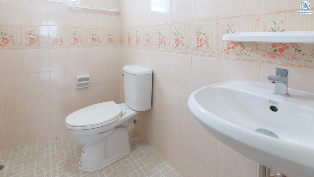 ทาวน์เฮ้าส์มือสองนนทบุรี ราคาล้านต้นๆ ม.บัวทอง4 บ้านกล้วย-ไทรน้อย เนื้อที่ 18 ตร.ว. หน้ากว้าง 5 เมตร ฟังก์ชั้น 2 ห้องนอน 2 ห้องน้ำ พร้อมอยู่! เดินทางสะดวกสุดๆ ใกล้ถนนกาญจนาภิเษก ,เซ็นทรัลเวสต์เกต มีรถประจำทางผ่านหลายสาย คุ้มมากกก