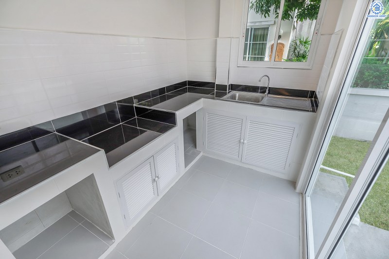 บ้านมือสองตกแต่งใหม่ แบรนด์LH ม.ชัยพฤกษ์ ติวานนท์-ราชพฤกษ์ พร้อมอยู่ เนื้อที่ 50.6 ตร.ว. ฟังก์ชั่น 3 ห้องนอน 2 ห้องน้ำ รองรับทุกการอยู่อาศัย บนทำเลติดถนน 345 เชื่อมต่อทั้งถ.ราชพฤกษ์ ,ติวานนท์ ใกล้โรบินสัน และทางด่วนศรีสมาน