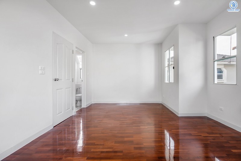 บ้านมือสองตกแต่งใหม่ แบรนด์LH ม.ชัยพฤกษ์ ติวานนท์-ราชพฤกษ์ พร้อมอยู่ เนื้อที่ 50.6 ตร.ว. ฟังก์ชั่น 3 ห้องนอน 2 ห้องน้ำ รองรับทุกการอยู่อาศัย บนทำเลติดถนน 345 เชื่อมต่อทั้งถ.ราชพฤกษ์ ,ติวานนท์ ใกล้โรบินสัน และทางด่วนศรีสมาน