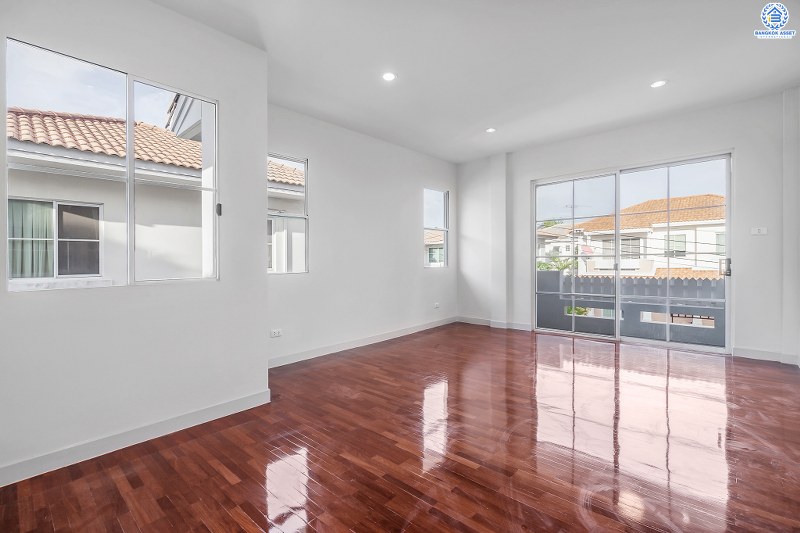 บ้านมือสองตกแต่งใหม่ แบรนด์LH ม.ชัยพฤกษ์ ติวานนท์-ราชพฤกษ์ พร้อมอยู่ เนื้อที่ 50.6 ตร.ว. ฟังก์ชั่น 3 ห้องนอน 2 ห้องน้ำ รองรับทุกการอยู่อาศัย บนทำเลติดถนน 345 เชื่อมต่อทั้งถ.ราชพฤกษ์ ,ติวานนท์ ใกล้โรบินสัน และทางด่วนศรีสมาน