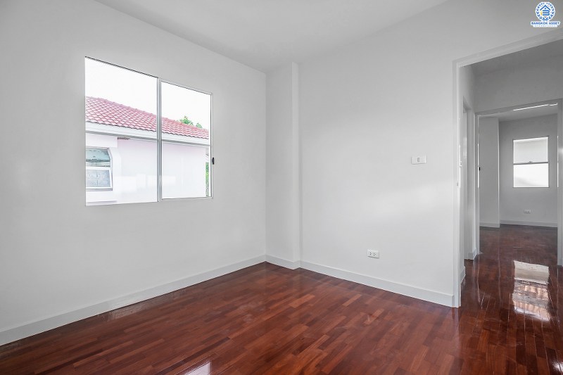 บ้านมือสองตกแต่งใหม่ แบรนด์LH ม.ชัยพฤกษ์ ติวานนท์-ราชพฤกษ์ พร้อมอยู่ เนื้อที่ 50.6 ตร.ว. ฟังก์ชั่น 3 ห้องนอน 2 ห้องน้ำ รองรับทุกการอยู่อาศัย บนทำเลติดถนน 345 เชื่อมต่อทั้งถ.ราชพฤกษ์ ,ติวานนท์ ใกล้โรบินสัน และทางด่วนศรีสมาน