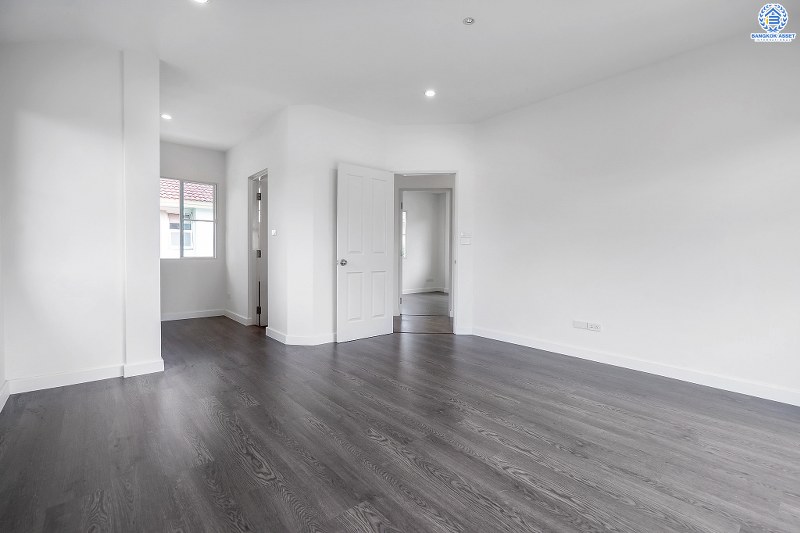 บ้านมือสองตกแต่งใหม่ สไตล์อบอุ่น คุณภาพแบรนด์ LH โครงการ ชลลดา บางใหญ่-เซ็นทรัลเวสต์เกต พร้อมทุกการเข้าอยู่ เนื้อที่ 52.6 ตร.ว. ฟังก์ชั่น 3ห้องนอน 2ห้องน้ำ พร้อม facilities ครบครัน บนทำเลศักยภาพ เดินทางสะดวก ใกล้ถ.กาญจนาภิเษก เพียง 10นาทีถึงรถไฟฟ้าสถานีคลองบางไผ่